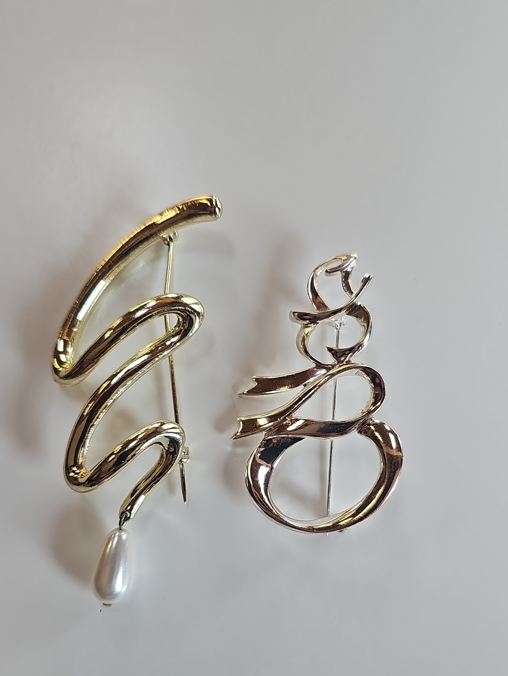Gold Tone Sculptural Swirl Brooch with Pearl Accent